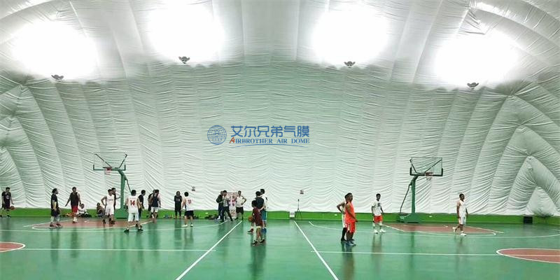 新型體育場館建筑，外觀大氣，造價不高